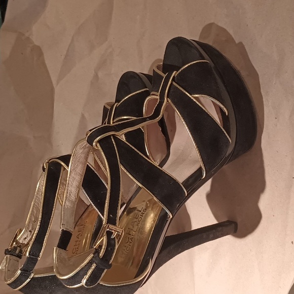 Michael kors platform black suede with gold trim shoes size 6 and 1/2 medium - Picture 4 of 10